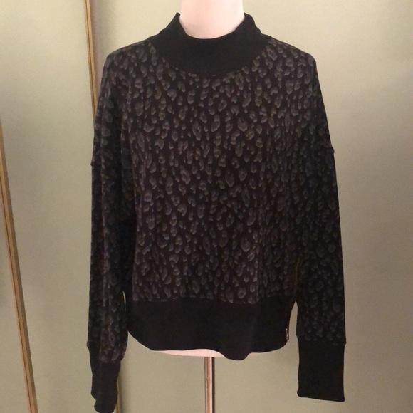 Old Navy Side-Zip Women’s Sweatshirt - Picture 4 of 5